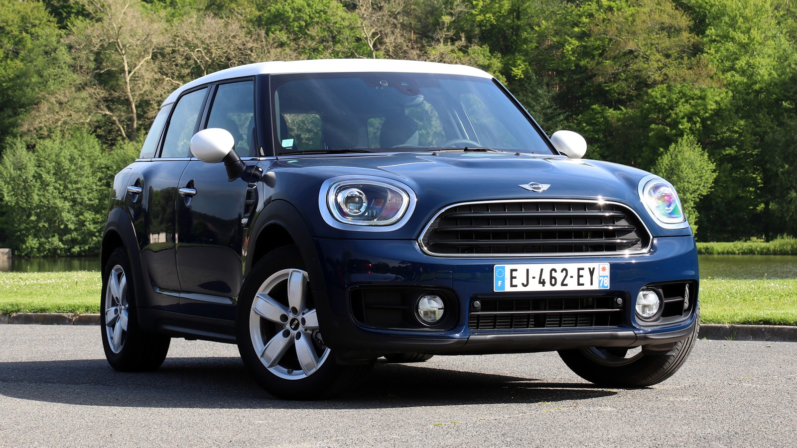 Mini предупредила о возгорающихся Countryman